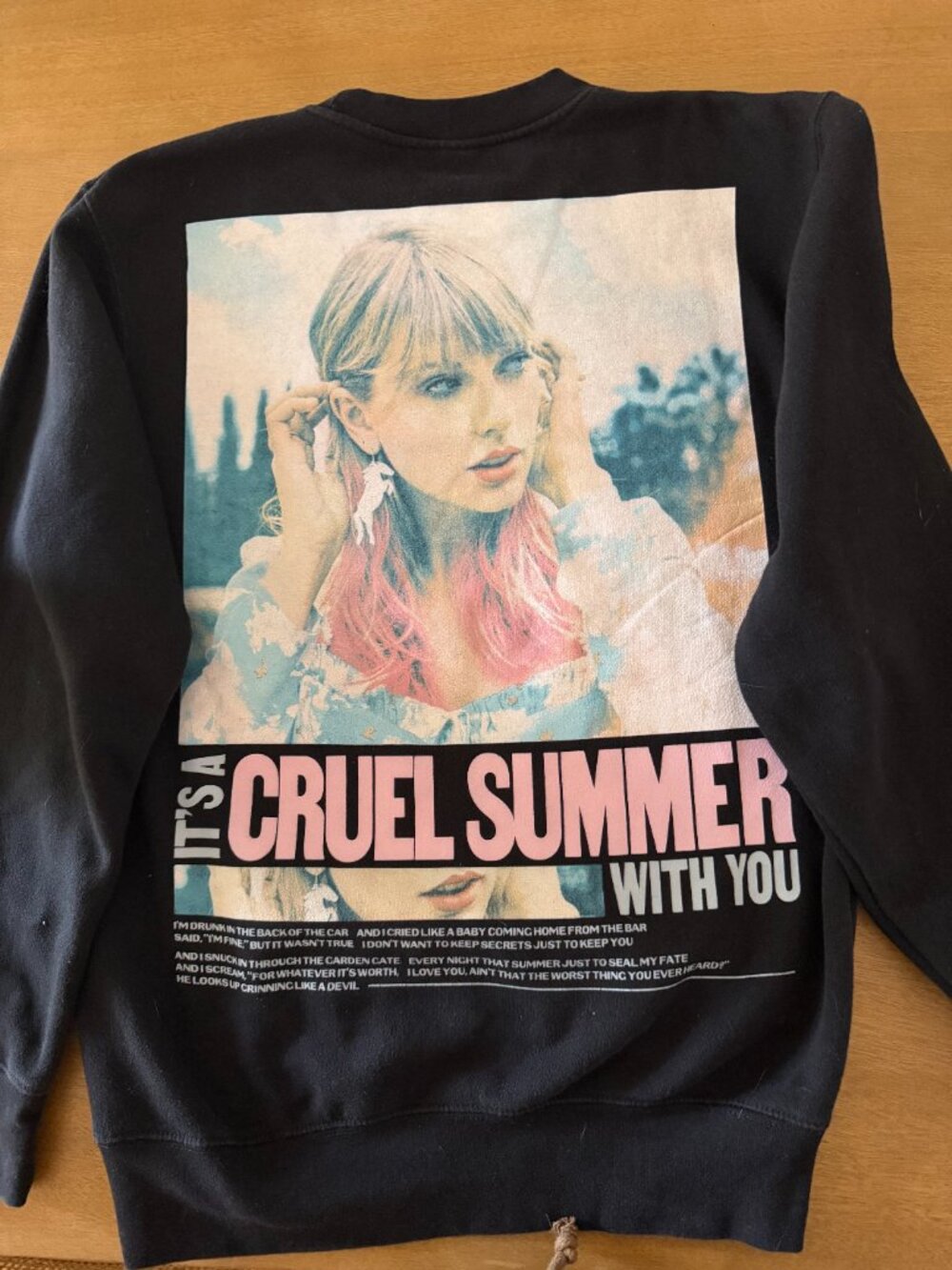 🖤 Taylor Swift "Cruel Summer" Graphic Sweatshirt 🩵